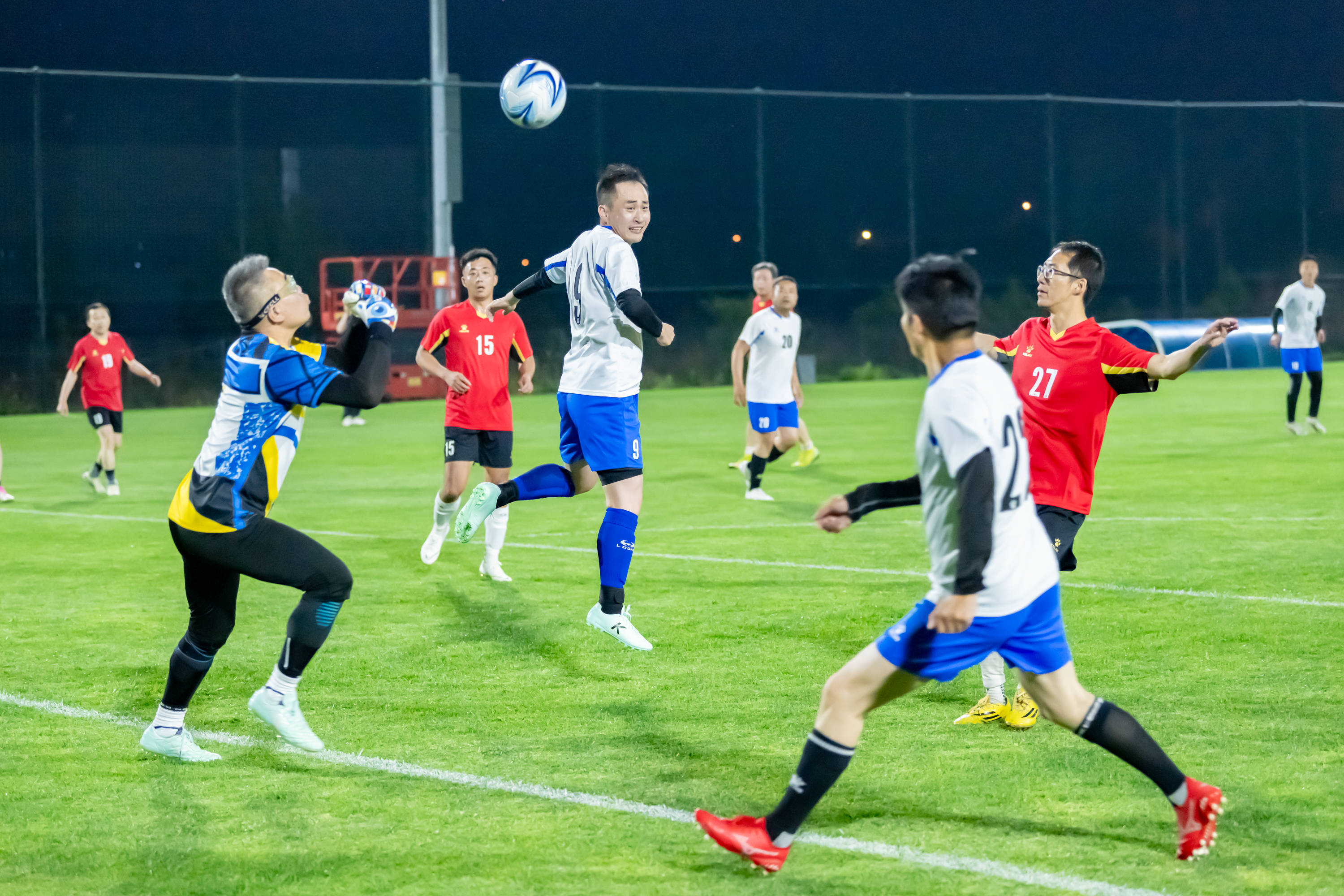 于泰山队头 于泰山队头